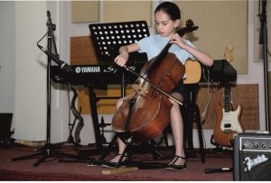 cello player